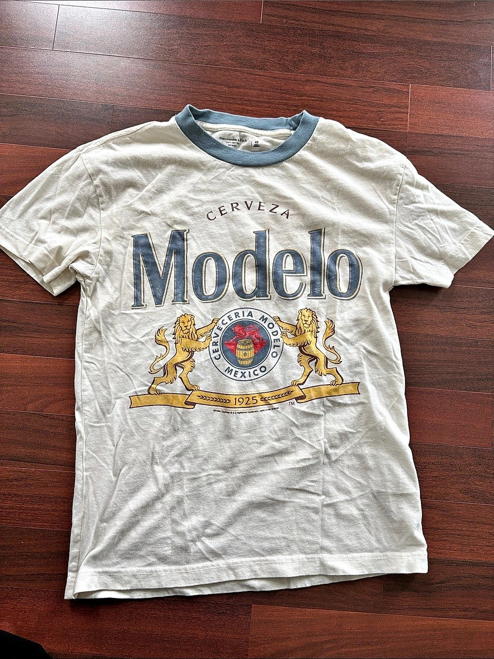 Abercrombie & Fitch Soft AF Cotton Modelo Tee Graphic Tee